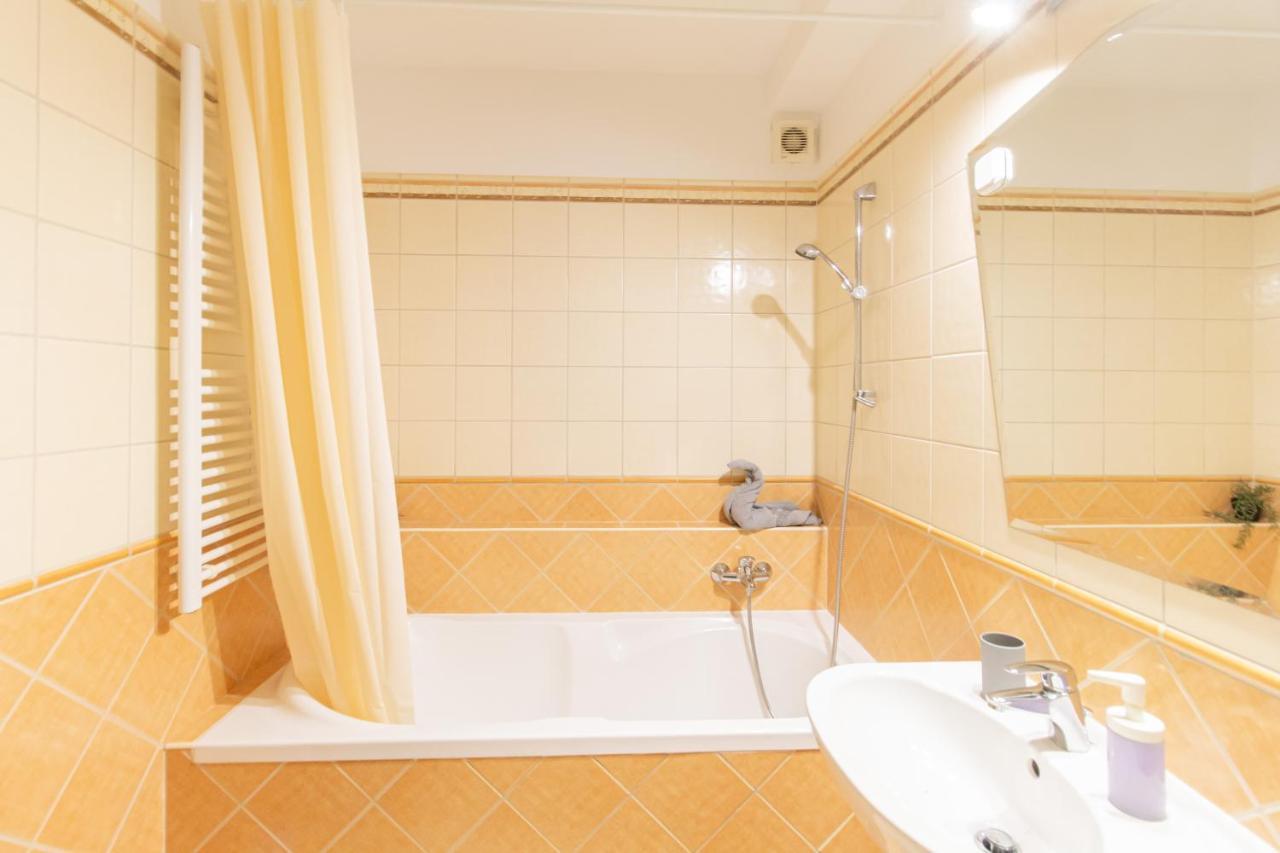 Viky'S Apartment Дьёр Экстерьер фото