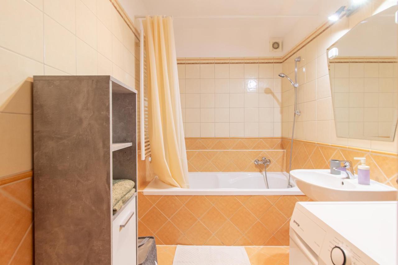 Viky'S Apartment Дьёр Экстерьер фото